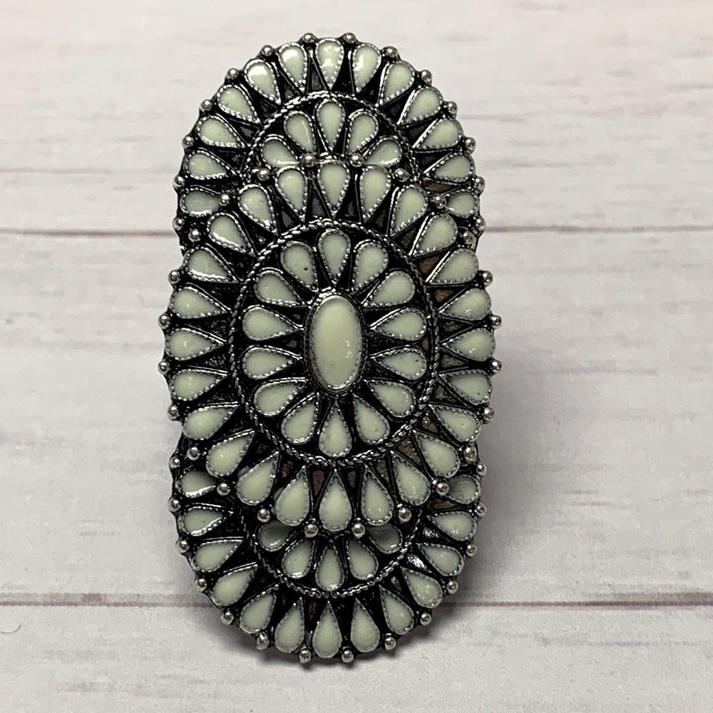 Western Style Resin Concho Cluster Adjustable Ring